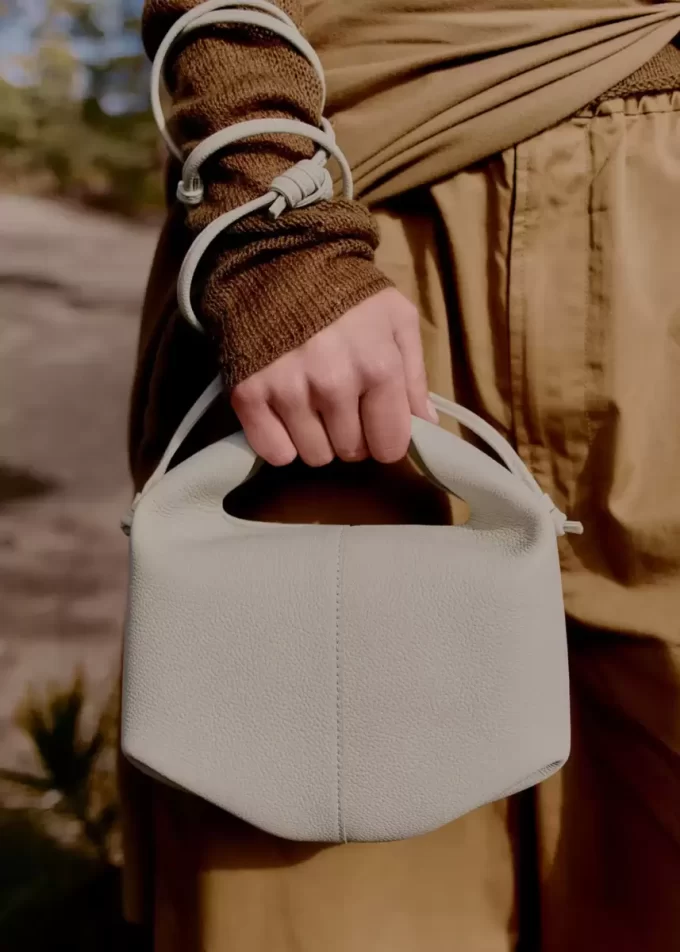 Béri Edition  Textured Chalk