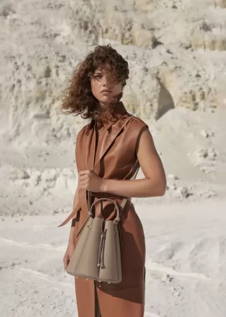 Numéro Huit Edition  Textured Taupe