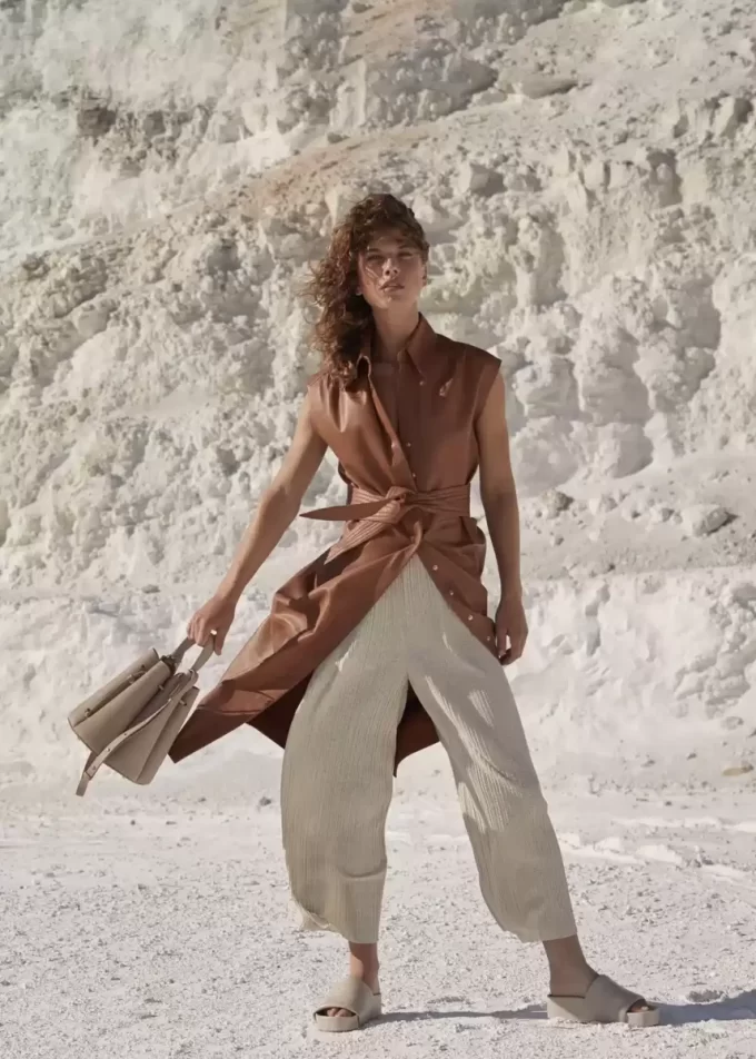 Numéro Huit Edition  Textured Taupe