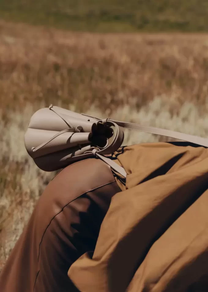 Numéro Huit Mini Edition  Textured Taupe