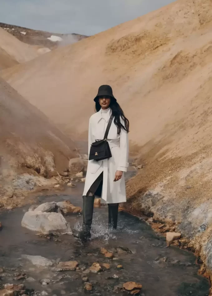 Numéro Sept Edition  Textured Black