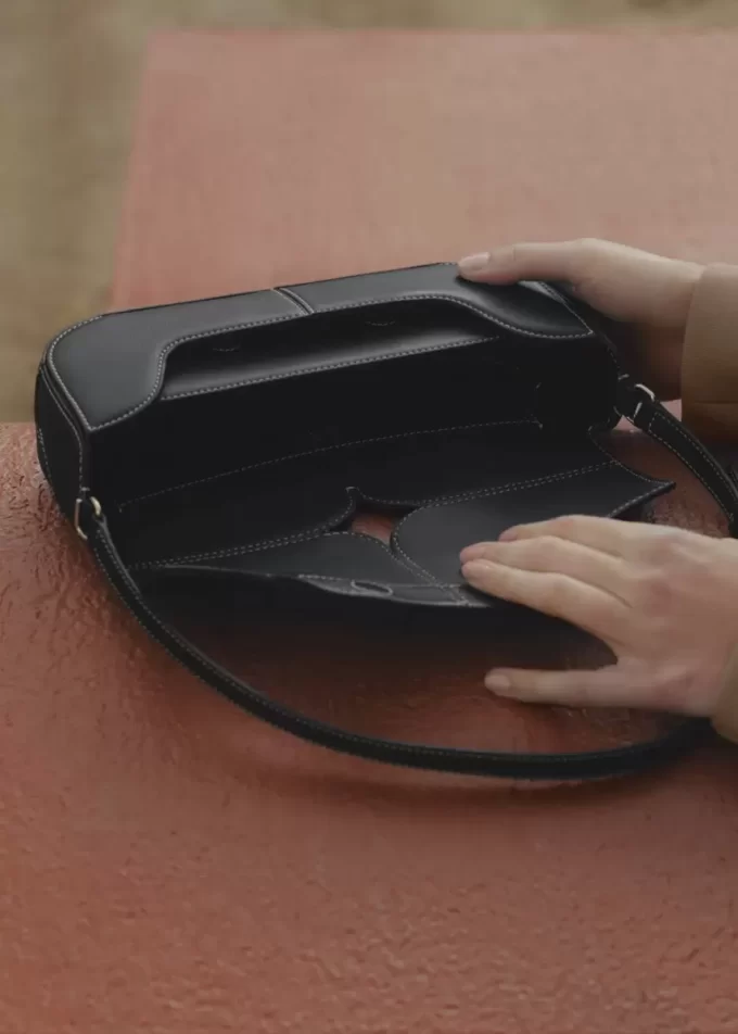 Osmo Edition Smooth Black with Ecru Stitching Osmo Edition Smooth Black with Ecru Stitching